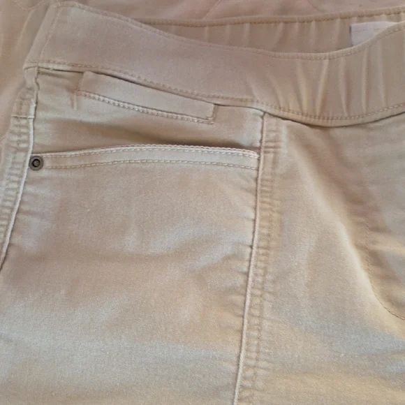 Kim Rogers Beige Bermuda Shorts 10 - Picture 2 of 7